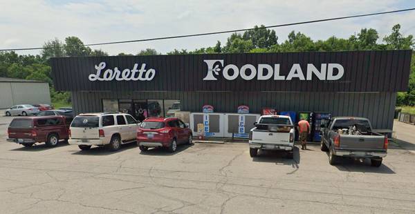 Loretto Foodland Building and Parking lot
